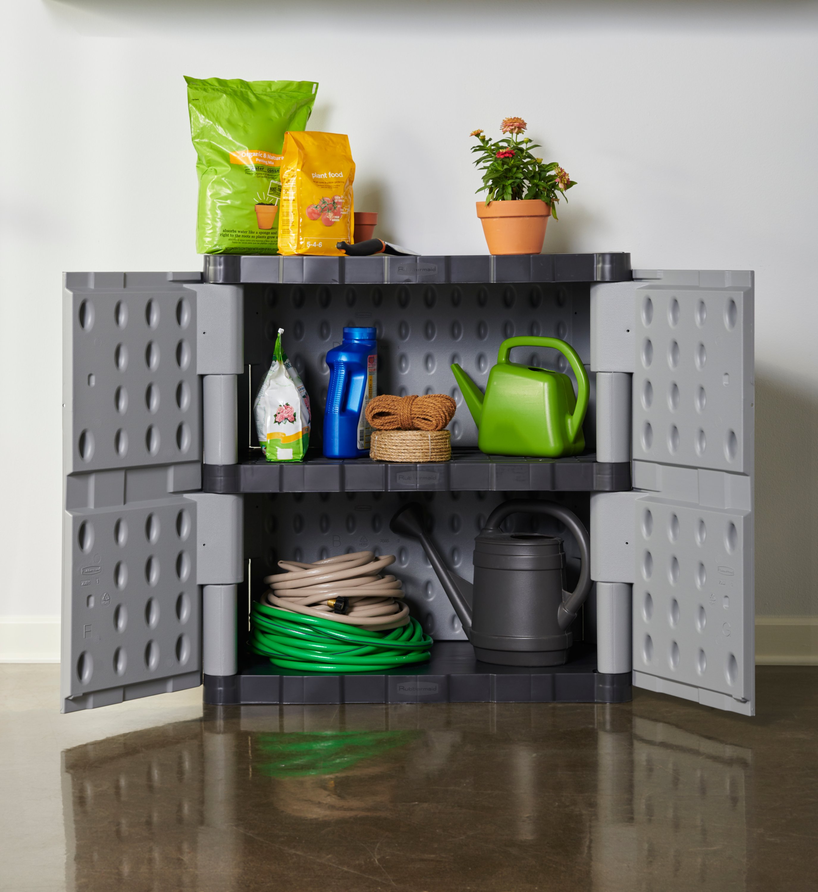 Rubbermaid storage online shelves